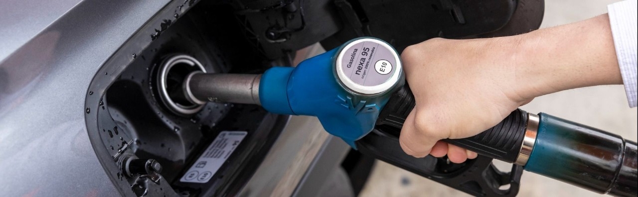 Una manguera de repostaje de gasolina Nexa origan 100% renovable