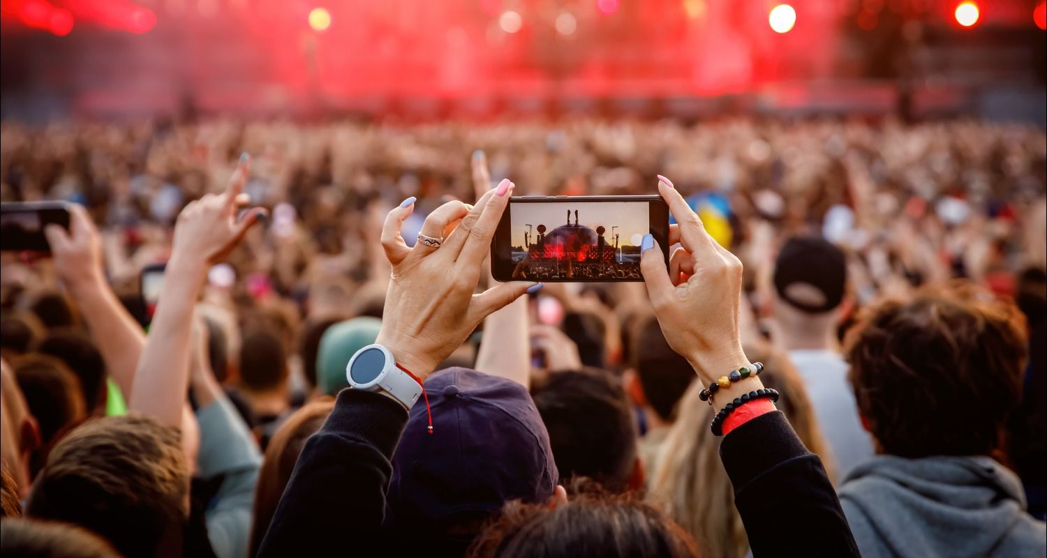 Jóvenes tomándose un selfie